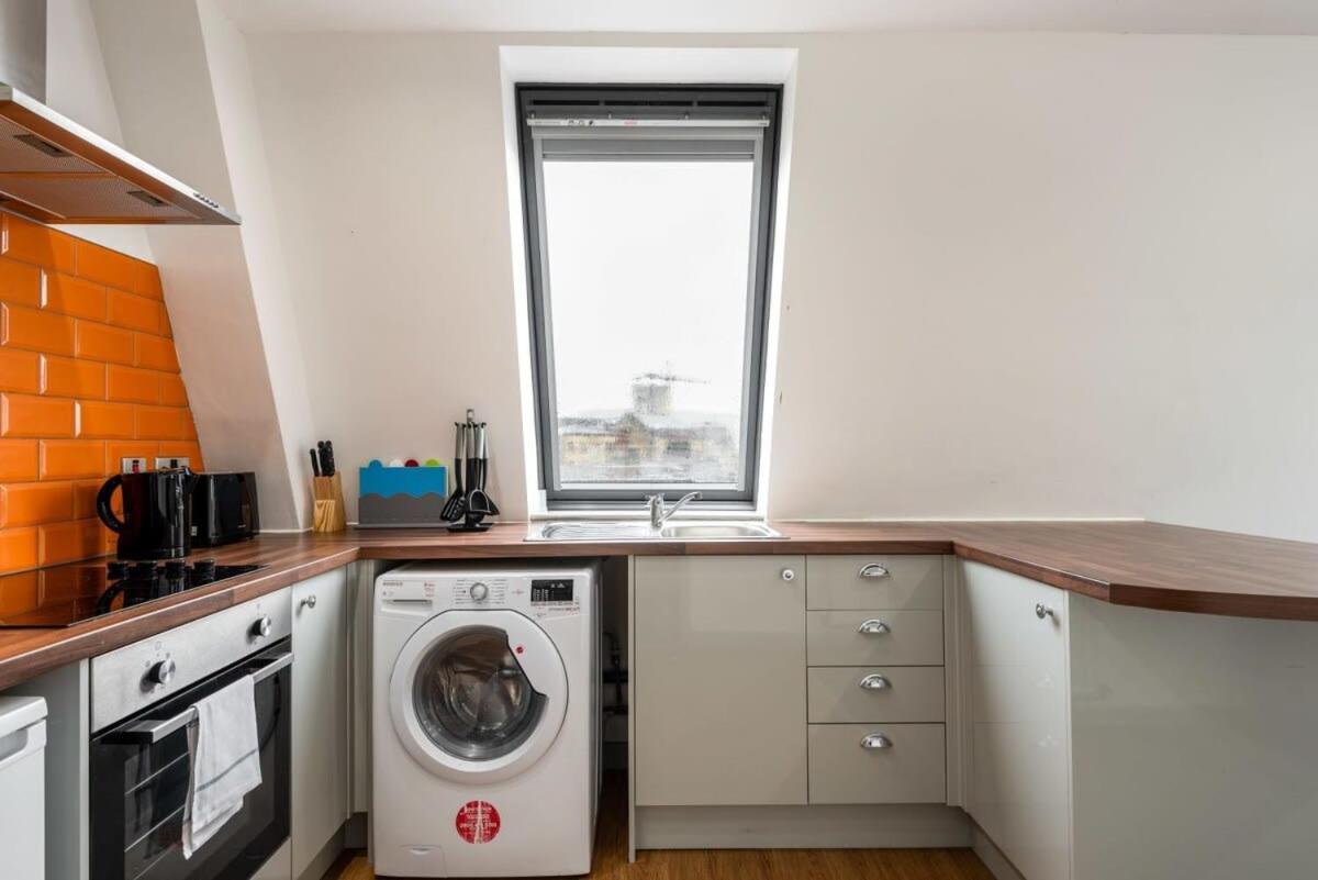 Modern 1 Bed Budget Apartment In Central Halifax Kültér fotó