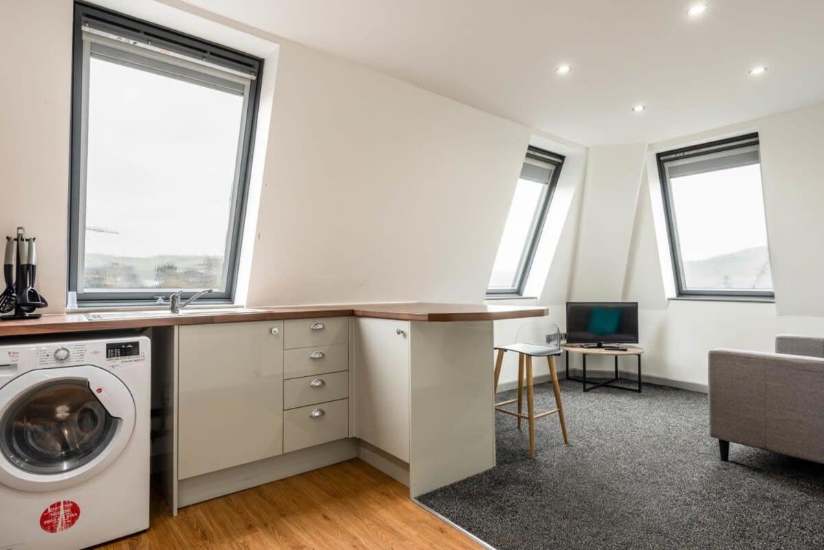 Modern 1 Bed Budget Apartment In Central Halifax Kültér fotó