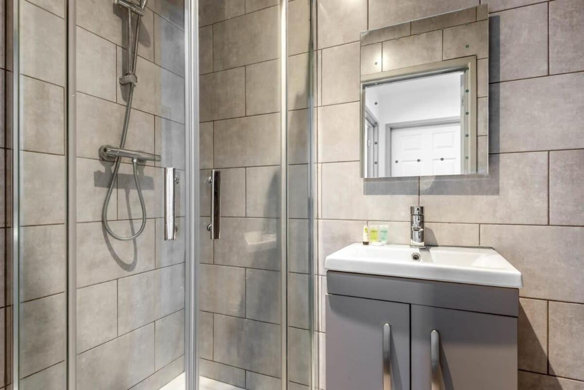 Modern 1 Bed Budget Apartment In Central Halifax Kültér fotó